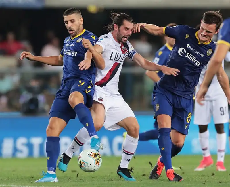 Mihajlovic, applauditissimo, ha diretto il suo Bologna a bordo campo contro il Verona: la partita è finita in parità.