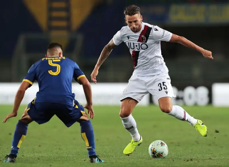 Mihajlovic, applauditissimo, ha diretto il suo Bologna a bordo campo contro il Verona: la partita è finita in parità.