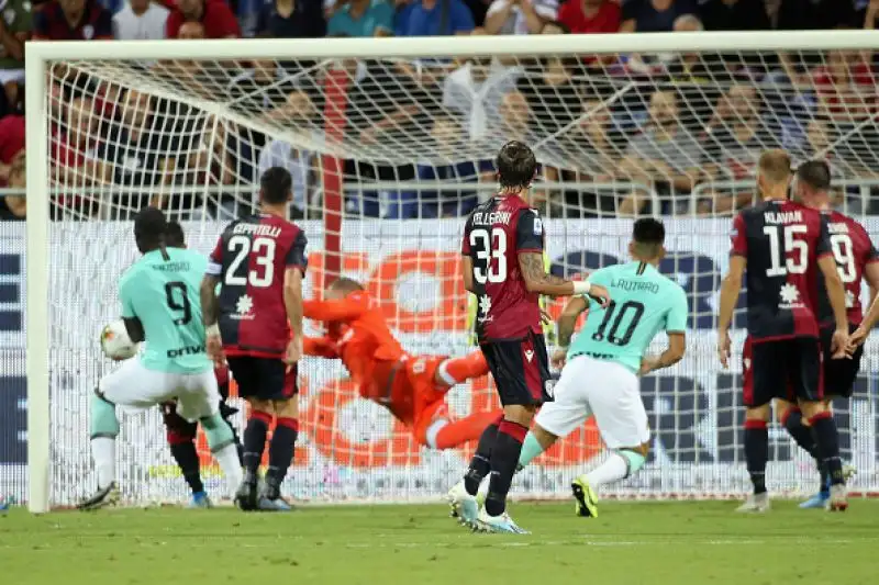 Dopo il vantaggio di Lautaro Martinez e il pareggio di Joao Pedro decide tutto un rigore di Lukaku.
