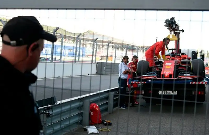Hamilton ha vinto a Sochi davanti al compagno Bottas, terza la Ferrari di Leclerc.