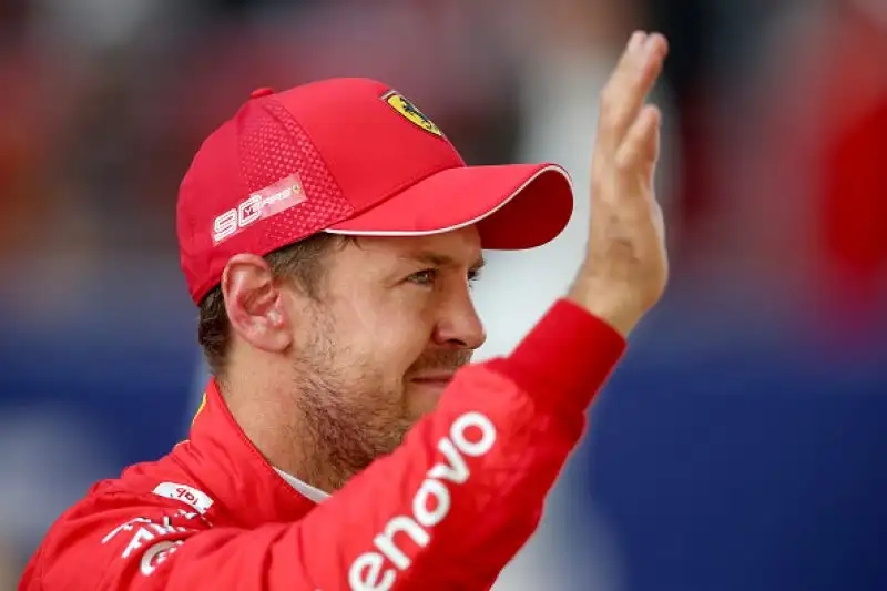 Il monegasco ha chiuso al comando le prove ufficiali davanti alla Mercedes di Hamilton e al compagno Vettel. Quarta la Red Bull di Verstappen.
