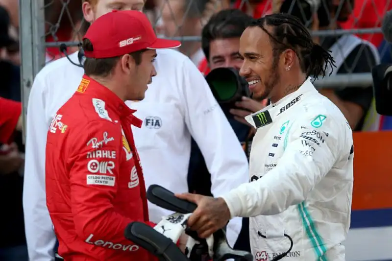Il monegasco ha chiuso al comando le prove ufficiali davanti alla Mercedes di Hamilton e al compagno Vettel. Quarta la Red Bull di Verstappen.