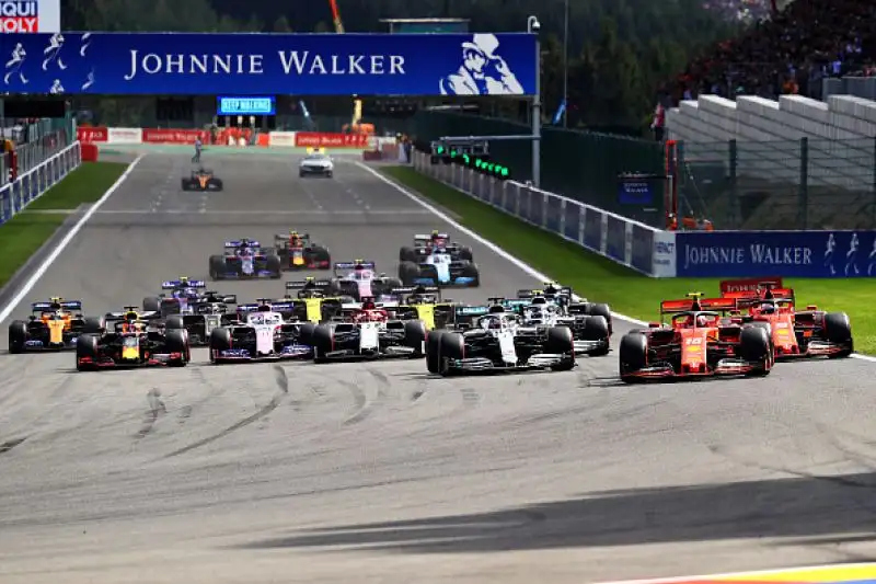 Il pilota monegasco ha vinto davanti alle Mercedes di Hamilton e Bottas e al compagno Vettel, Subito fuori la Red Bull di Verstappen.