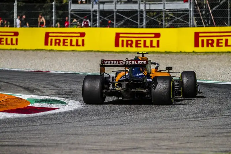 Il pilota del Principato vince i duelli con Hamilton e Bottas davanti a 100mila tifosi ferraristi.