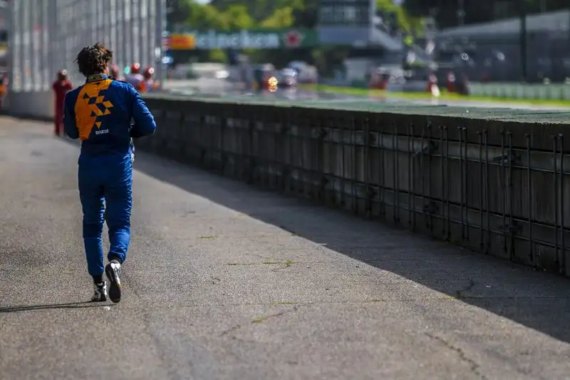 Il pilota del Principato vince i duelli con Hamilton e Bottas davanti a 100mila tifosi ferraristi.