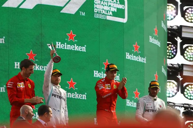 Il pilota del Principato vince i duelli con Hamilton e Bottas davanti a 100mila tifosi ferraristi.
