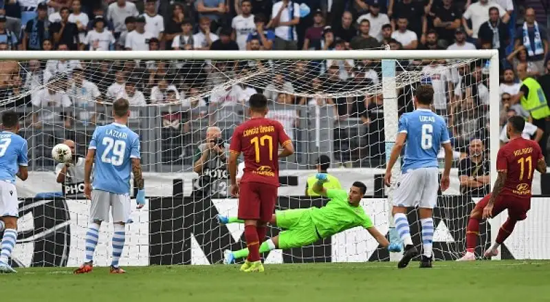Gialorossi in vantaggio nel primo tempo con un rigore di Kolarov, Pareggio nella ripresa della squadra di Inzaghi con Luis Alberto assistito da Immobile.