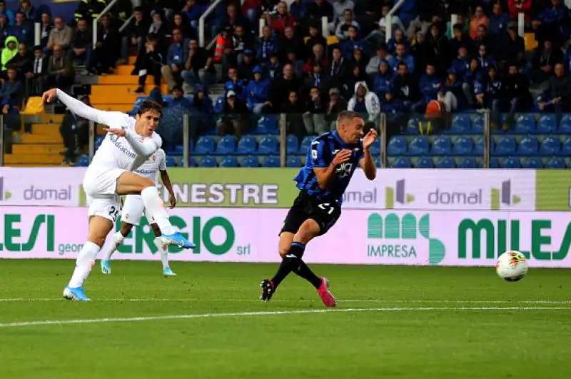 Fiorentina beffata nei minuti di recupero: termina in parità, 2-2, il primo posticipo di serie A contro l'Atalanta giocato al Tardini.