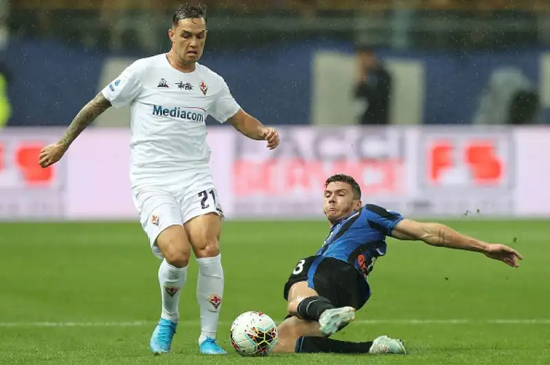 Fiorentina beffata nei minuti di recupero: termina in parità, 2-2, il primo posticipo di serie A contro l'Atalanta giocato al Tardini.
