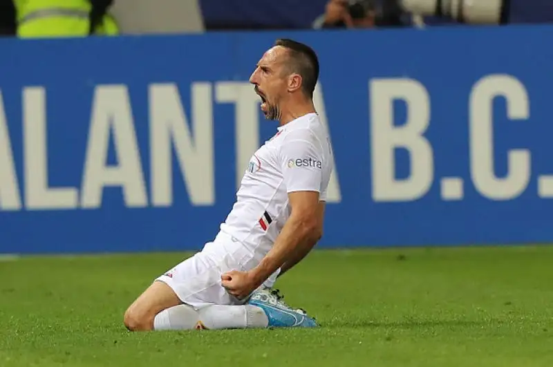 Fiorentina beffata nei minuti di recupero: termina in parità, 2-2, il primo posticipo di serie A contro l'Atalanta giocato al Tardini.