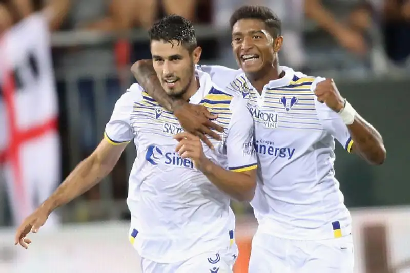 I rossoblu sono andati in vantaggio con un tiro cross di Castro e sono poi stati raggiunti da un gol di Faraoni dopo un grave errore di Pisacane.