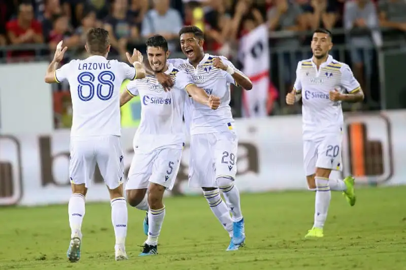 I rossoblu sono andati in vantaggio con un tiro cross di Castro e sono poi stati raggiunti da un gol di Faraoni dopo un grave errore di Pisacane.