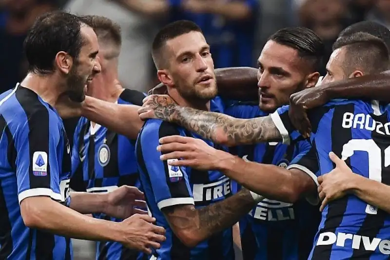 L'Inter risponde alla Juventus e resta al comando della serie A con cinque vittorie in cinque partite