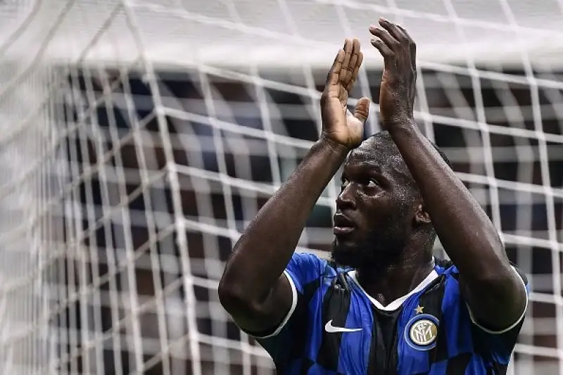L'Inter risponde alla Juventus e resta al comando della serie A con cinque vittorie in cinque partite