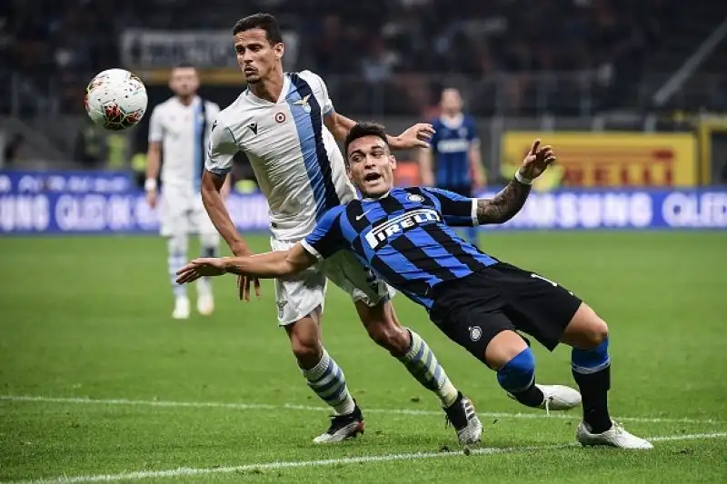 L'Inter risponde alla Juventus e resta al comando della serie A con cinque vittorie in cinque partite