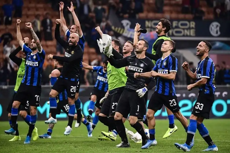 L'Inter risponde alla Juventus e resta al comando della serie A con cinque vittorie in cinque partite