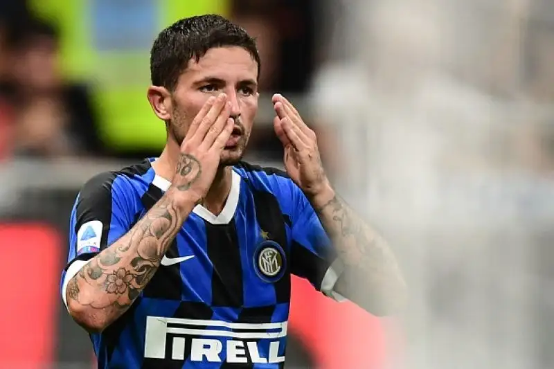 L'Udinese è rimasta in dieci per l'espulsione di De Paul e poco dopo Sensi ha portato in vantaggio l'Inter su assist di Godin.