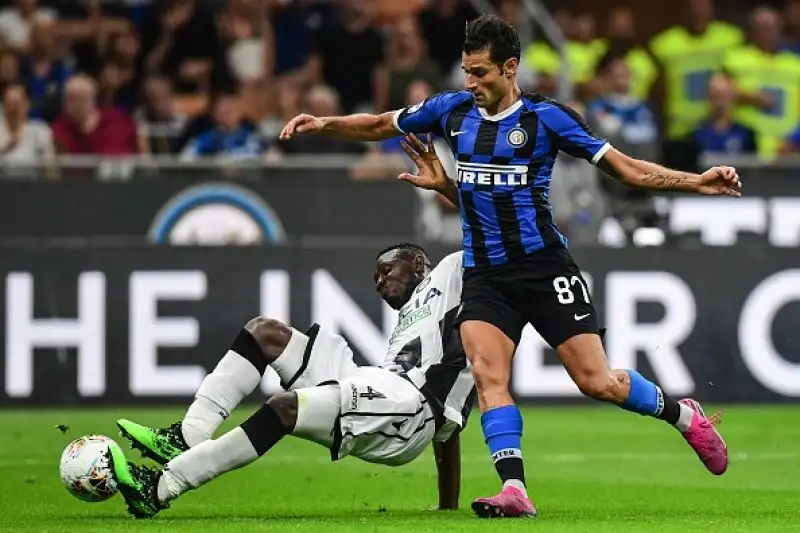 L'Udinese è rimasta in dieci per l'espulsione di De Paul e poco dopo Sensi ha portato in vantaggio l'Inter su assist di Godin.