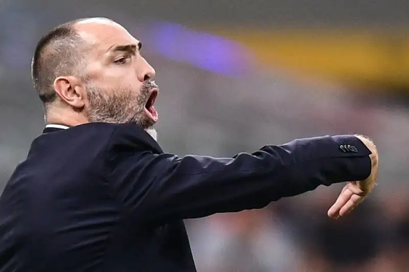 L'Udinese è rimasta in dieci per l'espulsione di De Paul e poco dopo Sensi ha portato in vantaggio l'Inter su assist di Godin.
