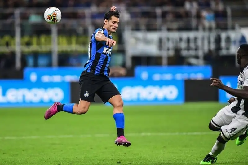 L'Udinese è rimasta in dieci per l'espulsione di De Paul e poco dopo Sensi ha portato in vantaggio l'Inter su assist di Godin.
