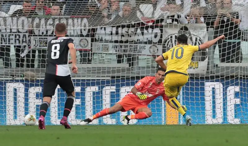 Una brutta Juventus batte soffrendo il Verona per 2-1 in una partita valida per la quarta giornata di seri e A