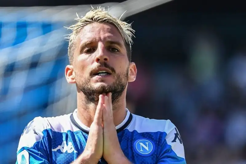 La squadra di Ancelotti si è imposta grazie alle reti di Mertens e Manolas.