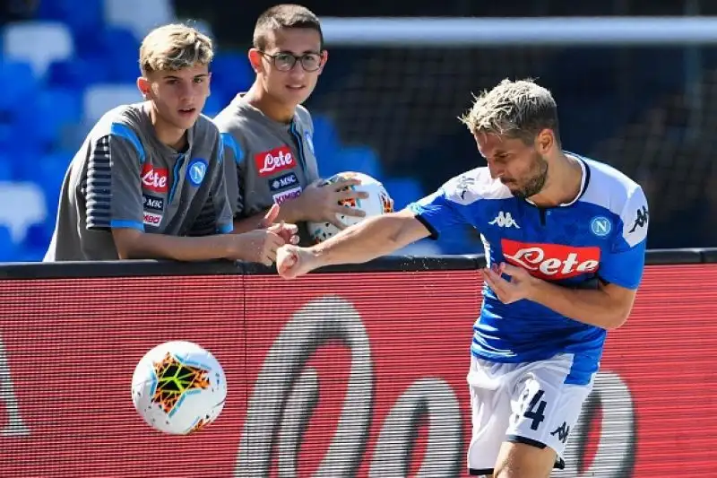 La squadra di Ancelotti si è imposta grazie alle reti di Mertens e Manolas.