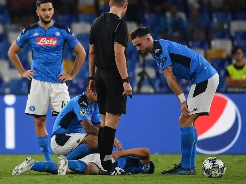 Nella ripresa in gol per il Napoli Mertens su rigore e Fernando Llorente.