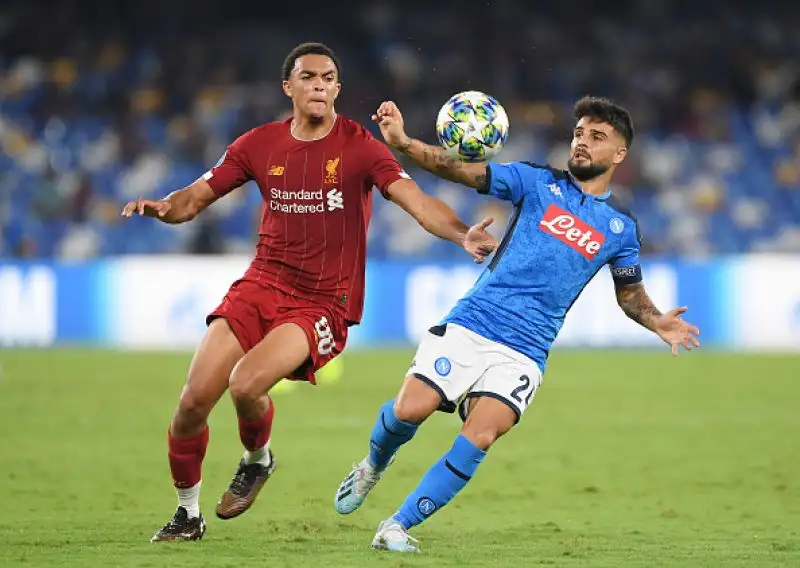 Nella ripresa in gol per il Napoli Mertens su rigore e Fernando Llorente.
