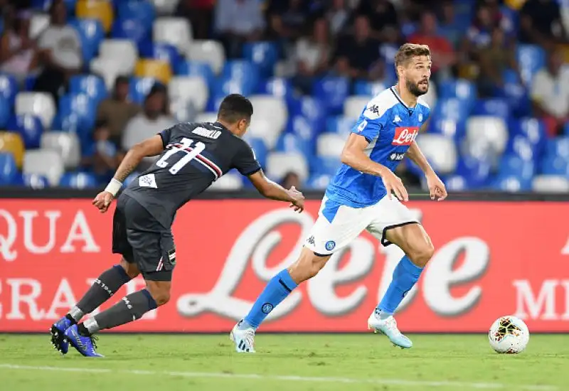 Dopo la sconfitta beffarda con la Juventus i partenopei riprendono la corsa, assist all'esordio per Fernando Llorente.