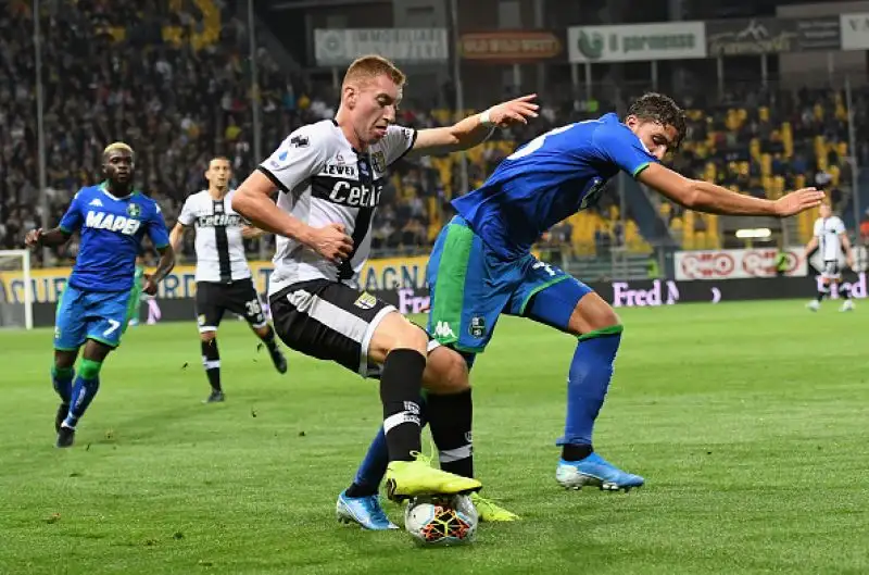 Il Parma supera di misura allo scadre il Sassuolo grazie all'autorete di Bourabia