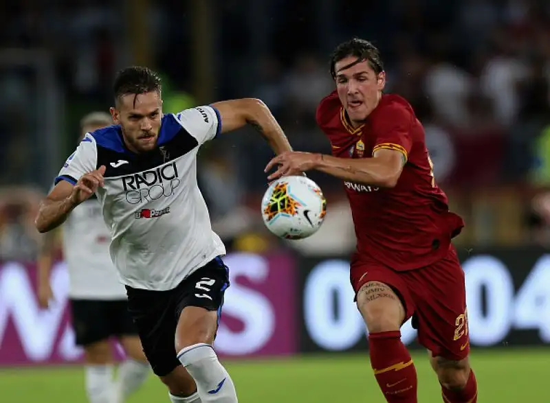 Colpo dell'Atalanta a Roma: la squadra di Gasperini affonda i giallorossi di Fonseca per 2-0 nell'anticipo della quinta giornata di serie A giocato all'Olimpico. 
