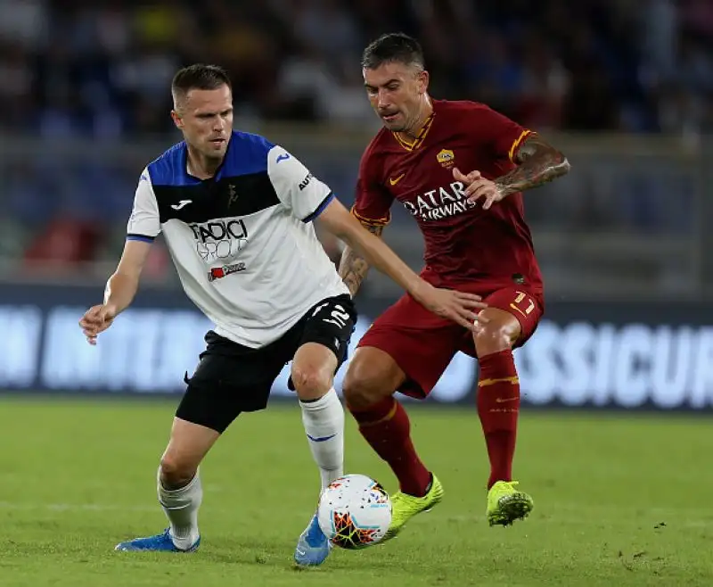 Colpo dell'Atalanta a Roma: la squadra di Gasperini affonda i giallorossi di Fonseca per 2-0 nell'anticipo della quinta giornata di serie A giocato all'Olimpico. 