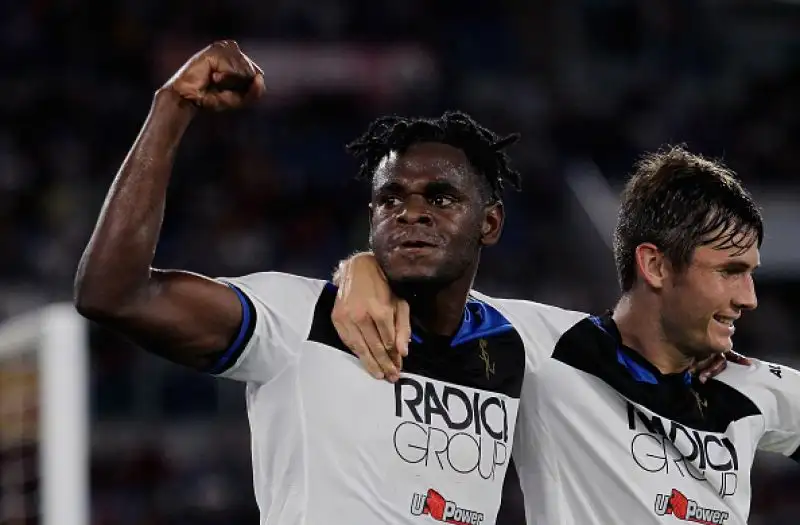 Colpo dell'Atalanta a Roma: la squadra di Gasperini affonda i giallorossi di Fonseca per 2-0 nell'anticipo della quinta giornata di serie A giocato all'Olimpico. 