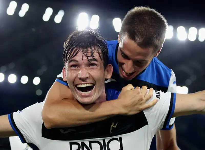 Colpo dell'Atalanta a Roma: la squadra di Gasperini affonda i giallorossi di Fonseca per 2-0 nell'anticipo della quinta giornata di serie A giocato all'Olimpico. 