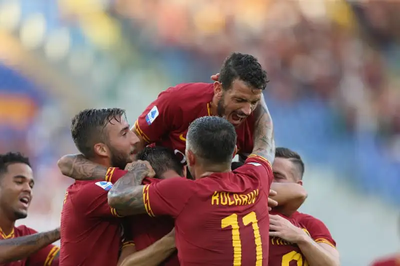 Per i capitolini a segno Cristante, Dzeko, Mkhitaryan e Kluiwert, doppietta di Berardi per gli emiliani.