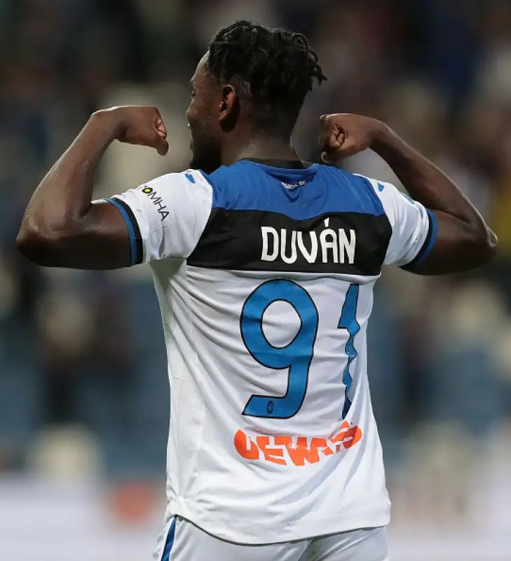 Gli orobici sono andati in gol due volte con il Papu Gomez, Gosens e Zapata, di Defrel il gol dei neroverdi.