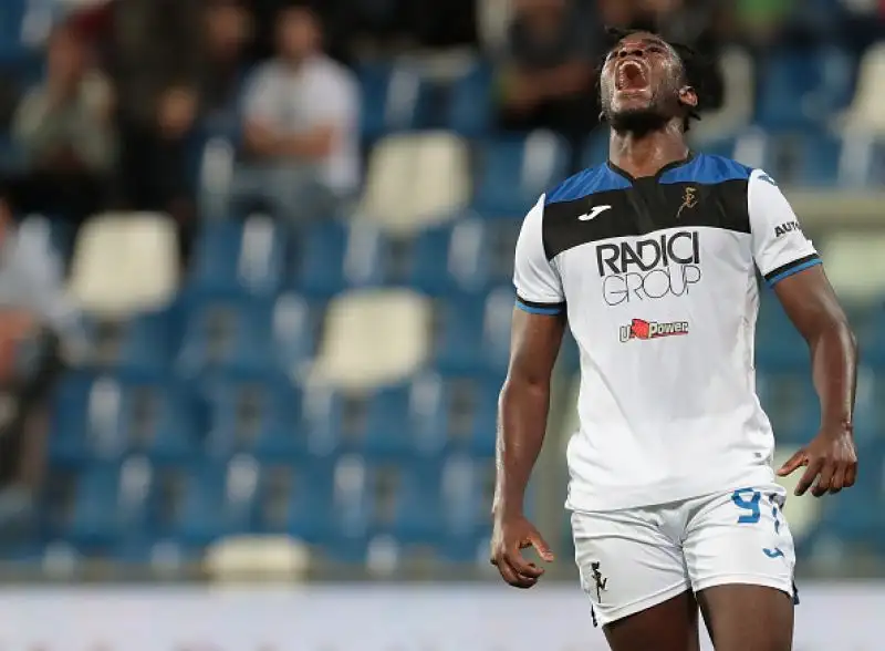 Gli orobici sono andati in gol due volte con il Papu Gomez, Gosens e Zapata, di Defrel il gol dei neroverdi.