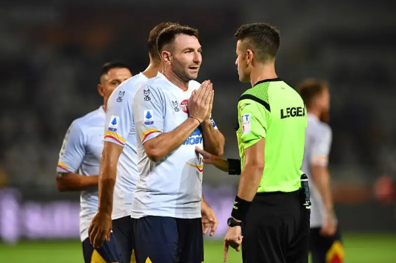 Il Lecce è andato in vantaggio con Farias, e dopo il pareggio su rigore di Belotti, ha trovato il gol vittoria con Mancosu.