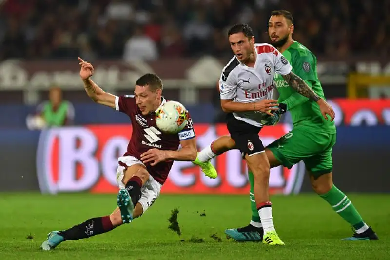 Nuova sconfitta per il Milan di Giampaolo: dopo il ko nel derby, i rossoneri sono stati battuti a Torino dai granata per 2-1.