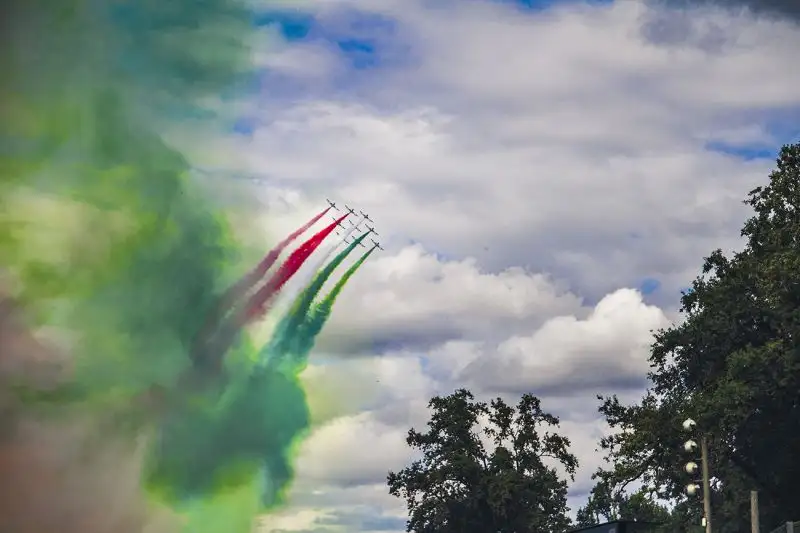 Non sono mancate le evoluzioni della pattuglia acrobatica in occasione del Gp d’Italia di F1.