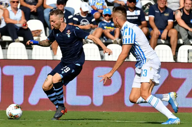 Gli ospiti sono passati in vantaggio con un rigore di Immobile ma le reti di Petagna e Kurtic hanno ribaltato il risultato.