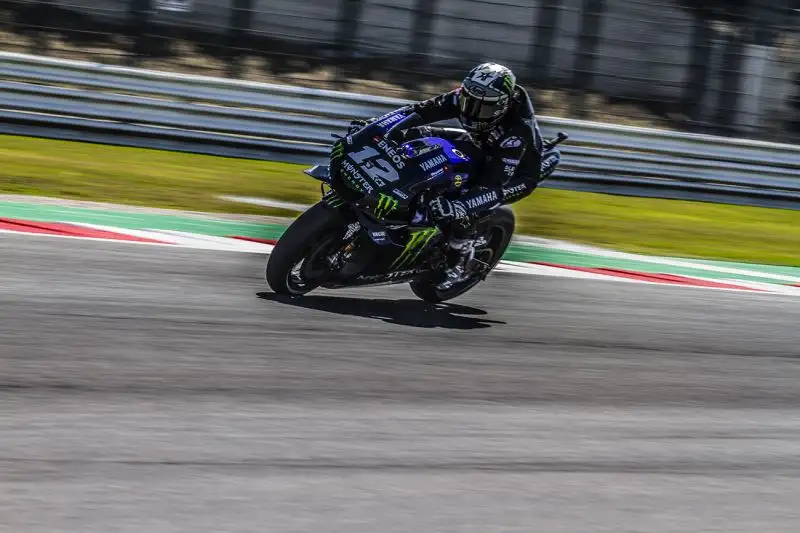 Franco Morbidelli è quarto, davanti al campione del mondo Marc Marquez e alla Ducati di Andrea Dovizioso. Settimo a otto decimi Valentino Rossi.