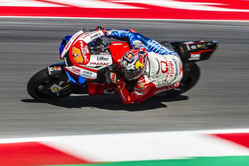 Franco Morbidelli è quarto, davanti al campione del mondo Marc Marquez e alla Ducati di Andrea Dovizioso. Settimo a otto decimi Valentino Rossi.