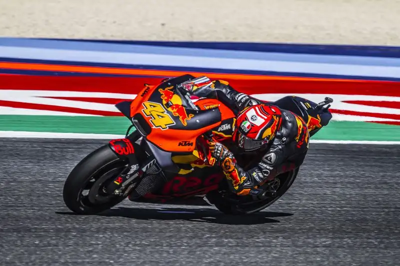 Franco Morbidelli è quarto, davanti al campione del mondo Marc Marquez e alla Ducati di Andrea Dovizioso. Settimo a otto decimi Valentino Rossi.