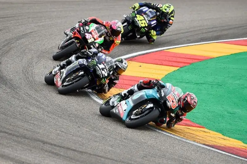Marc Marquez ha vinto e dominato il Gran Premio di Aragona. Il centauro della Honda ha vinto con oltre 5 secondi di margine su Andrea Dovizioso, secondo