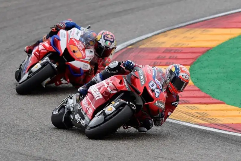 Marc Marquez ha vinto e dominato il Gran Premio di Aragona. Il centauro della Honda ha vinto con oltre 5 secondi di margine su Andrea Dovizioso, secondo