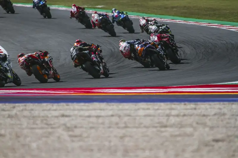 Sul podio con il campione del mondo anche Fabio Quartararo e Vinales, quarto Valentino Rossi, Sesto Dovizioso.