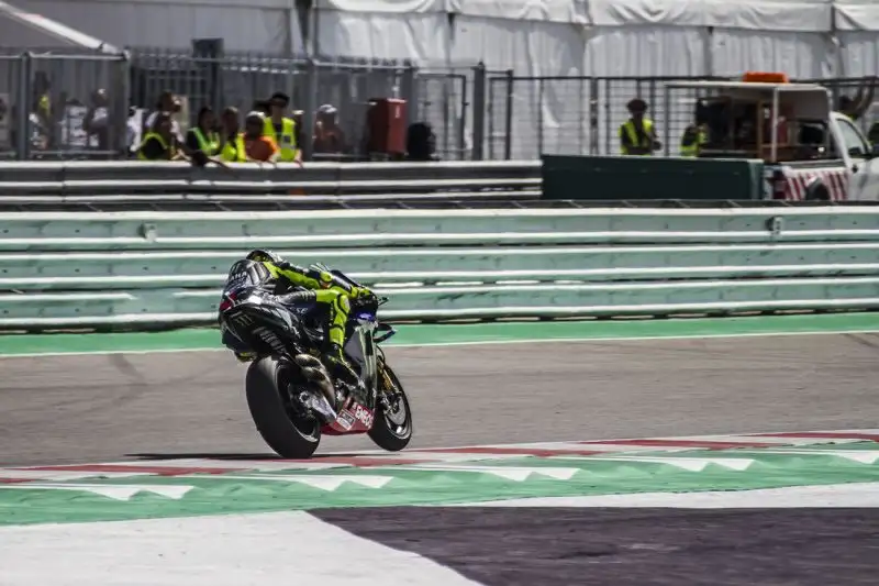 Sul podio con il campione del mondo anche Fabio Quartararo e Vinales, quarto Valentino Rossi, Sesto Dovizioso.