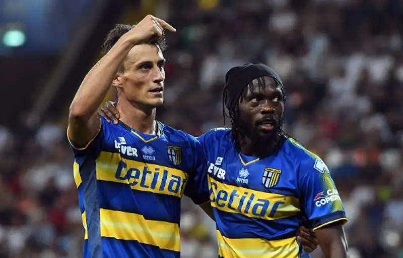 Dopo l'iniziale vantaggio dei padroni di casa con Lasagna rimonta dei crociati con i gol di Gervinho, Gagliolo e Inglese.